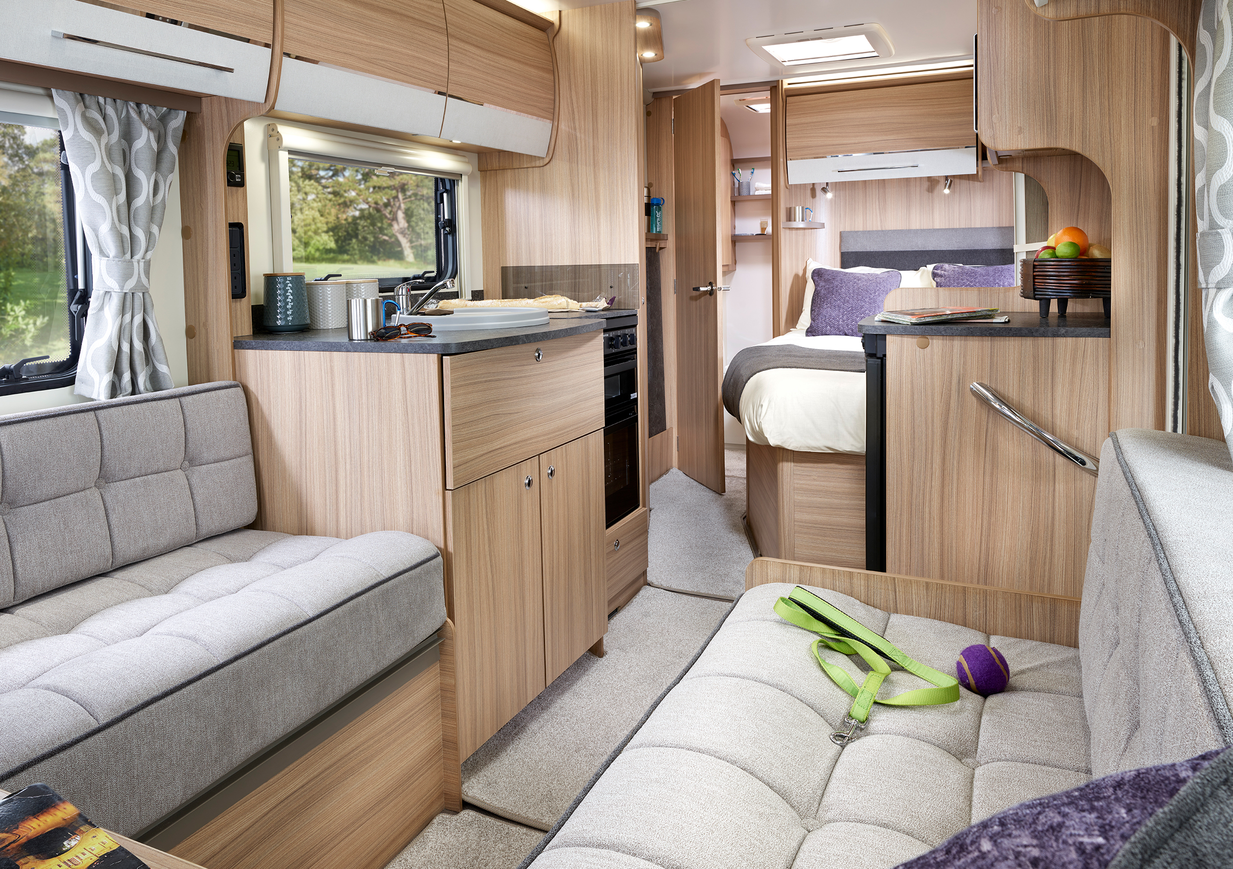 17 Phoenix Plus 440 Interior