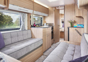 18 Phoenix Plus 640 Interior