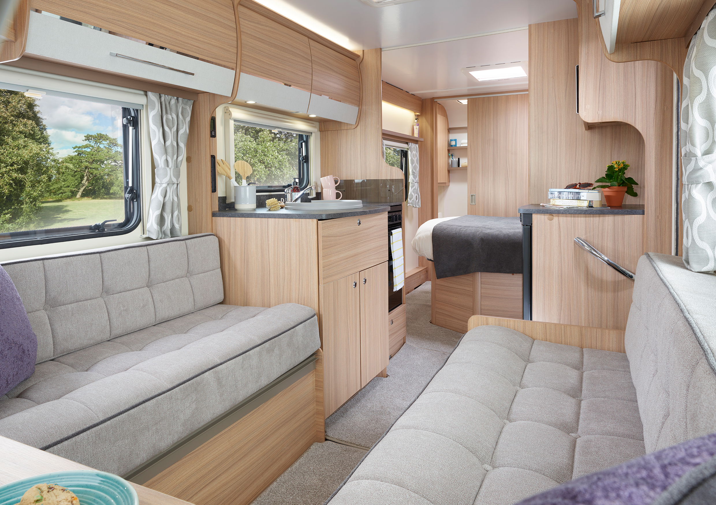 20 Phoenix Plus 644 Interior