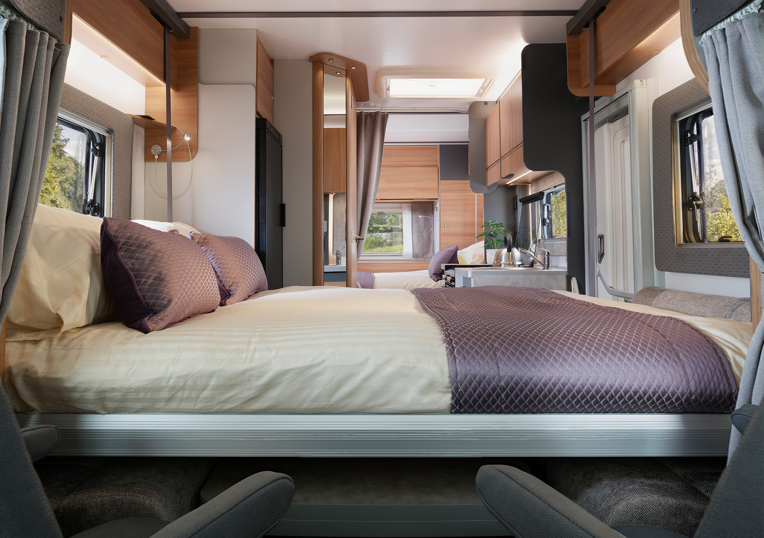 Adamo 75-4DL with double drop down electric beds